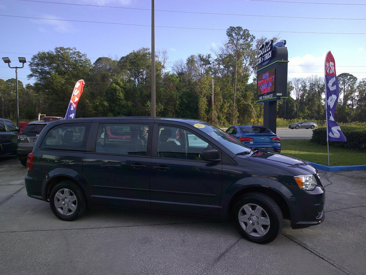 2013 GRAY DODGE GRAND CARAVAN SE (2C4RDGBG4DR) , located at 10405 Abercorn Street, Savannah, GA, 31419, (912) 921-8965, 31.988262, -81.131760 - Photo#2